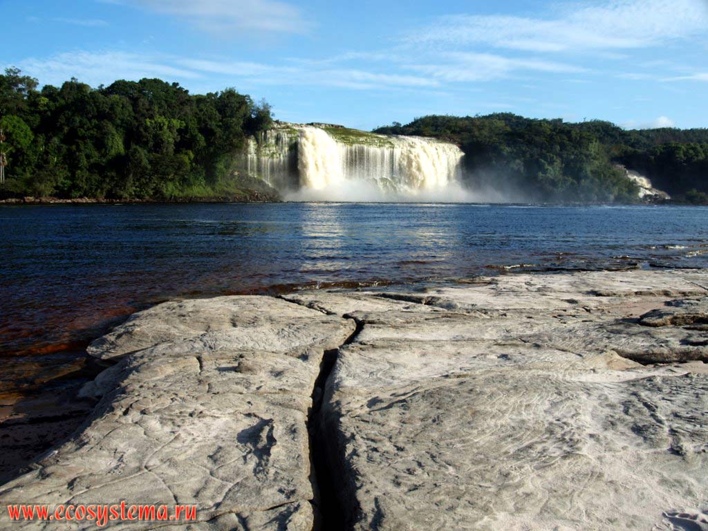 The Sapo, or Salto el Sapo (Frog, or Toad) waterfall on the Carrao River.
The humid tropical forest zone, Guiana Highlands, Canaima National park, Bolivar State, Venezuela